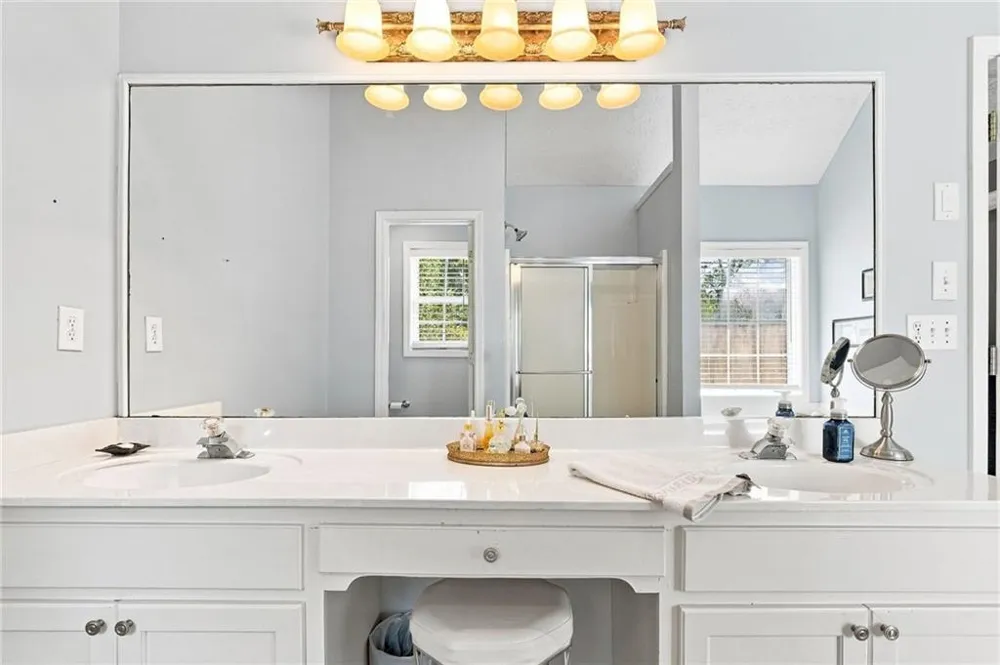 5821 Silverthorn Drive Flowery Branch, GA 30542