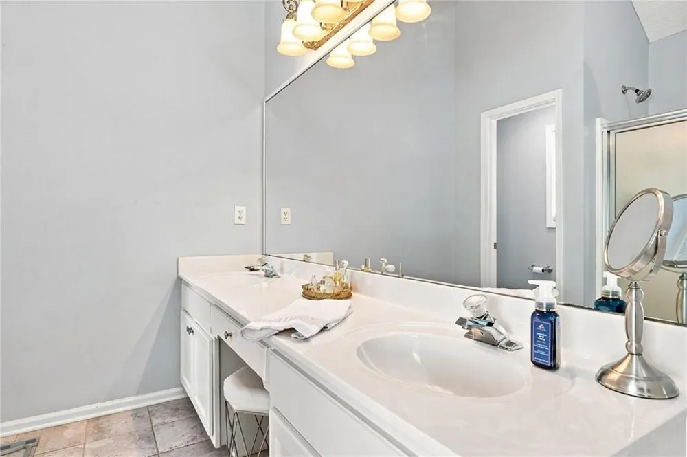 5821 Silverthorn Drive Flowery Branch, GA 30542