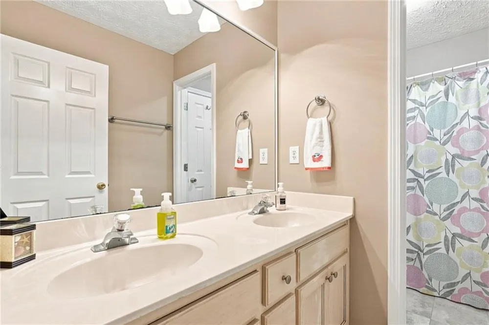 5821 Silverthorn Drive Flowery Branch, GA 30542