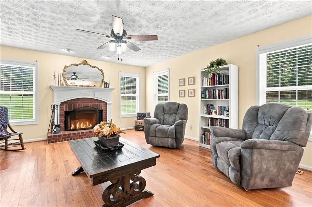 5821 Silverthorn Drive Flowery Branch, GA 30542
