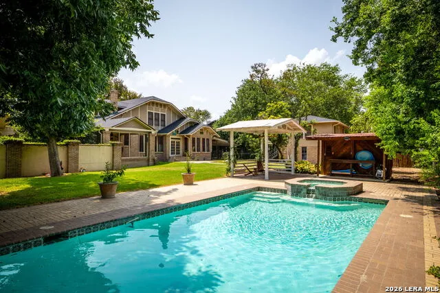 390 S GUENTHER AVE New Braunfels, TX 78130