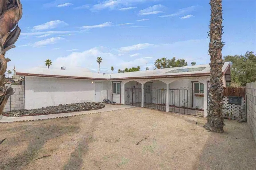 42885 Virginia Avenue #1 Palm Desert, CA 92211