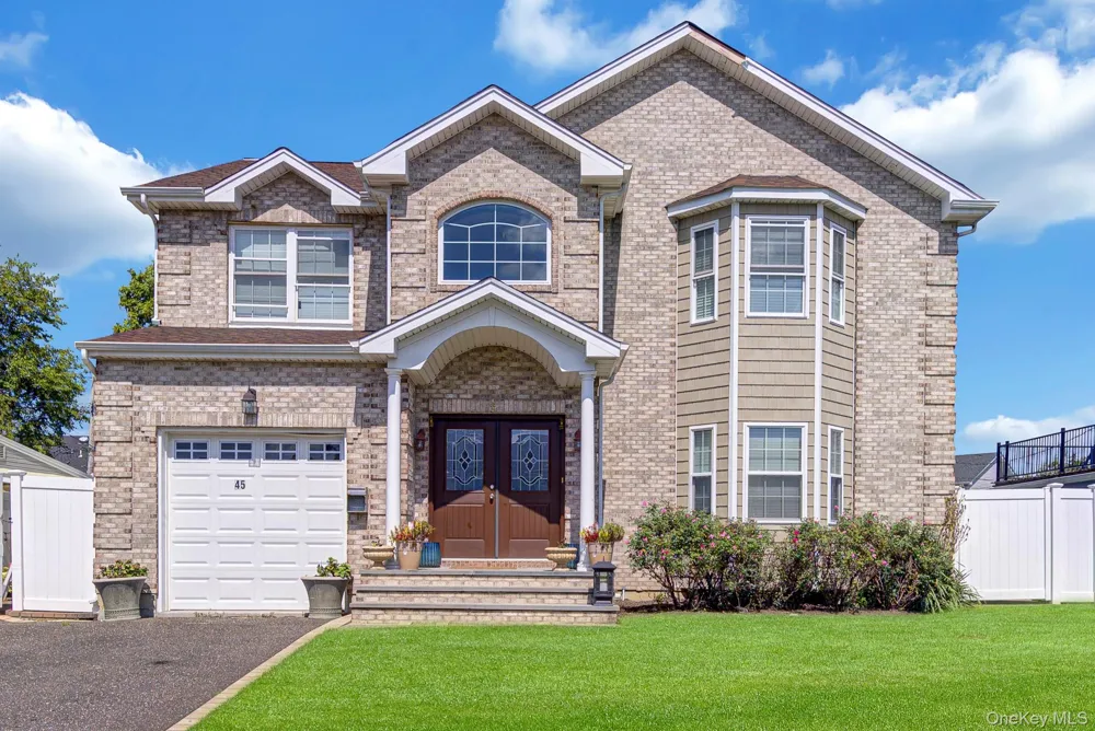 45 Meeting Lane Hicksville, NY 11801