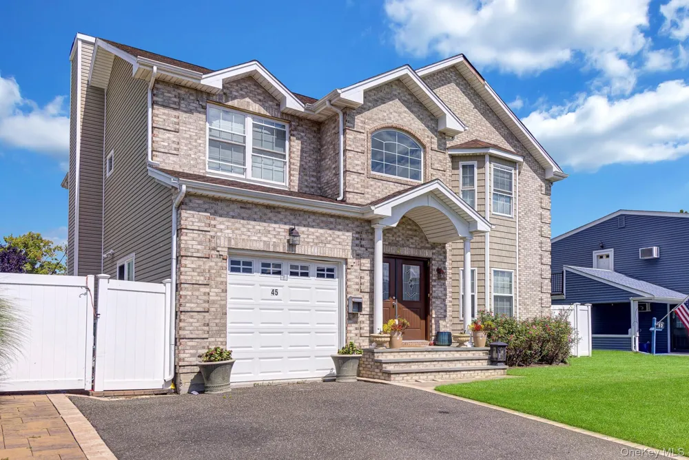 45 Meeting Lane Hicksville, NY 11801