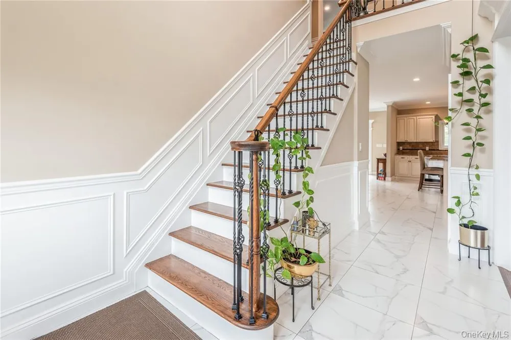 45 Meeting Lane Hicksville, NY 11801