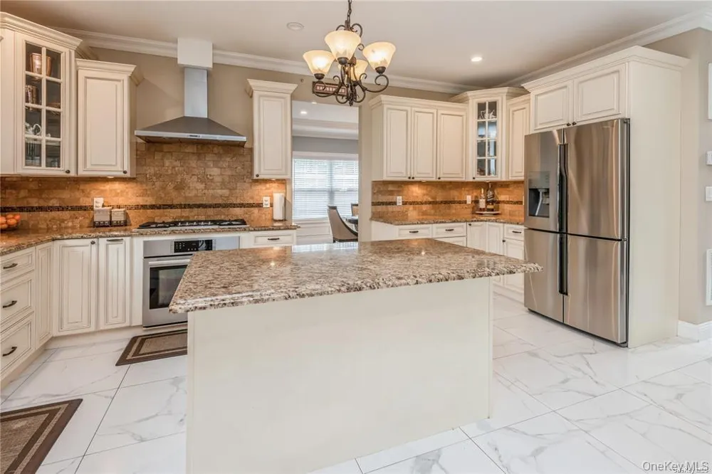 45 Meeting Lane Hicksville, NY 11801