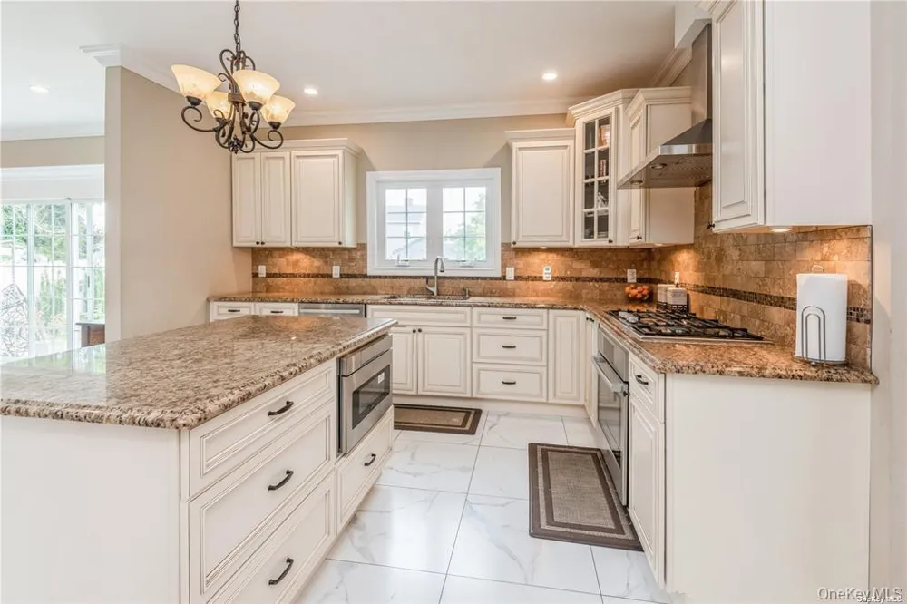 45 Meeting Lane Hicksville, NY 11801