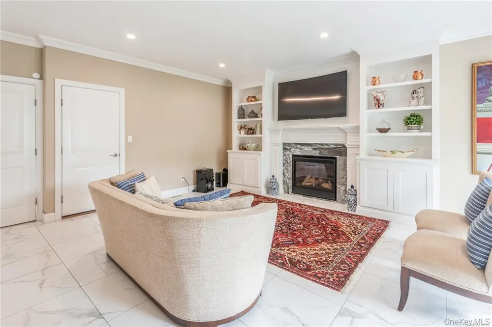 45 Meeting Lane Hicksville, NY 11801