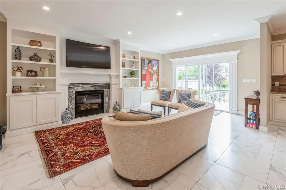 45 Meeting Lane Hicksville, NY 11801