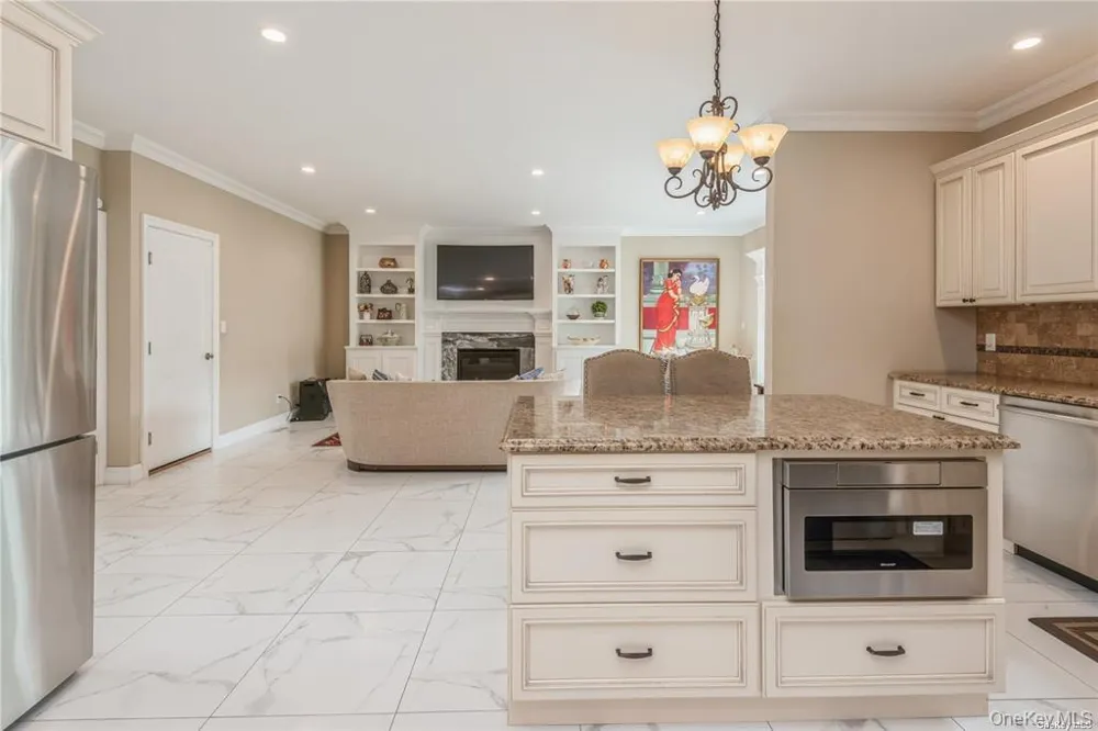 45 Meeting Lane Hicksville, NY 11801