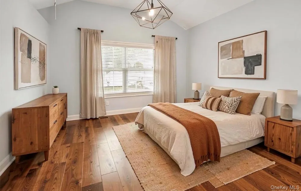 45 Meeting Lane Hicksville, NY 11801