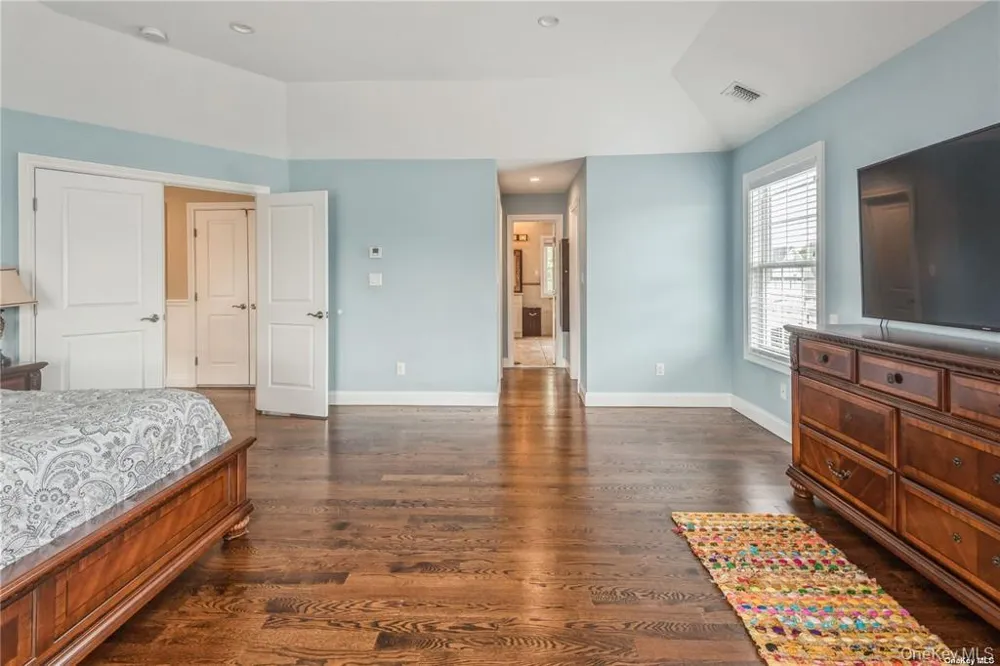 45 Meeting Lane Hicksville, NY 11801