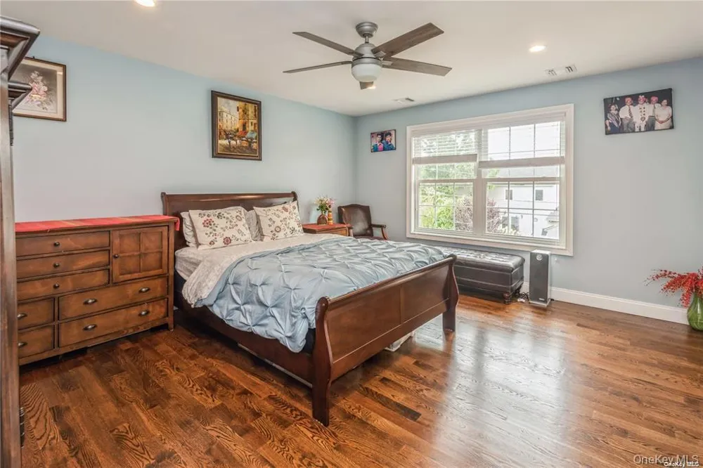 45 Meeting Lane Hicksville, NY 11801
