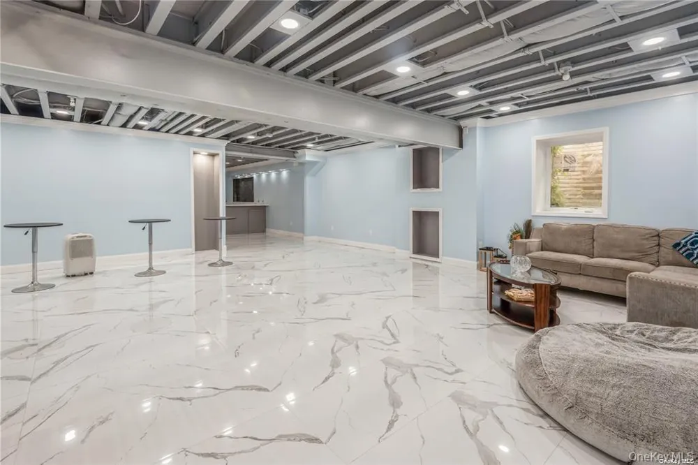 45 Meeting Lane Hicksville, NY 11801