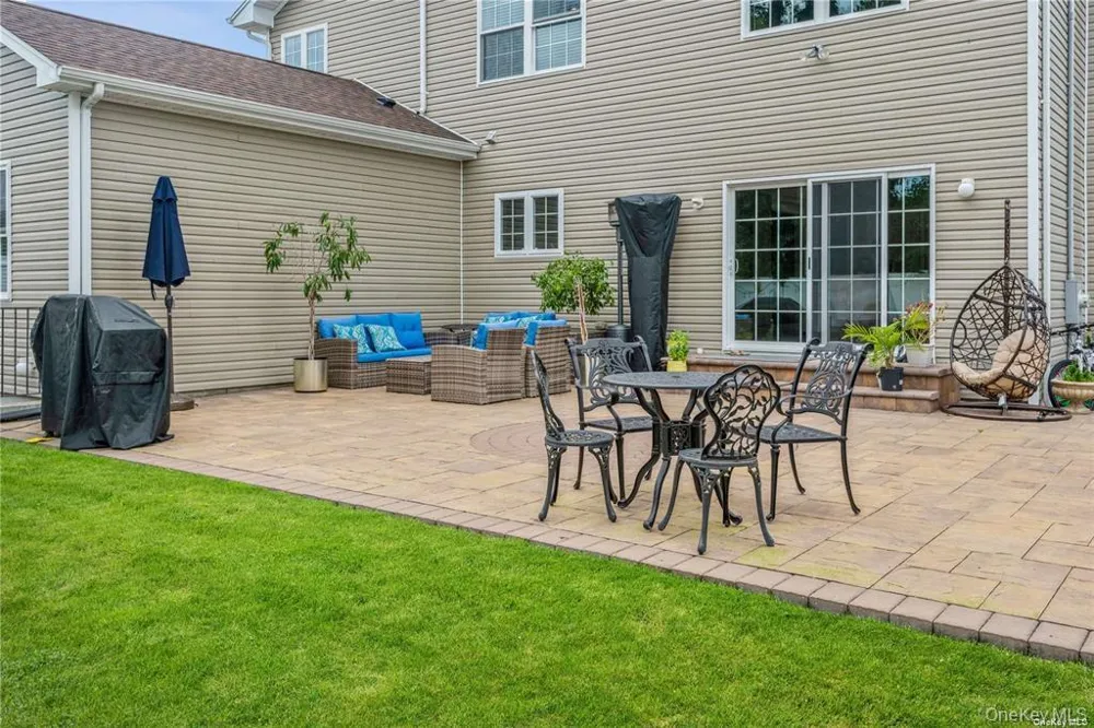 45 Meeting Lane Hicksville, NY 11801