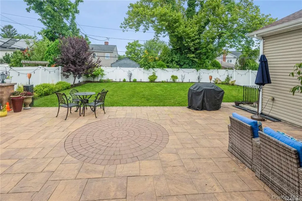 45 Meeting Lane Hicksville, NY 11801
