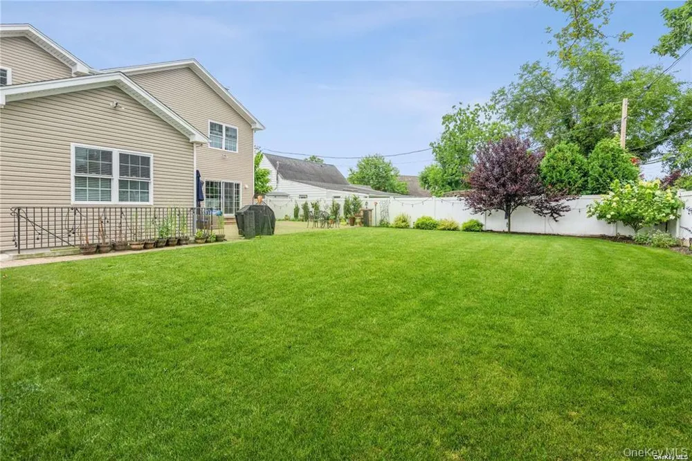 45 Meeting Lane Hicksville, NY 11801