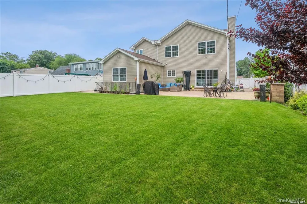 45 Meeting Lane Hicksville, NY 11801
