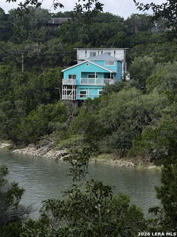 272 PLUM COVE RD Lakehills, TX 78063