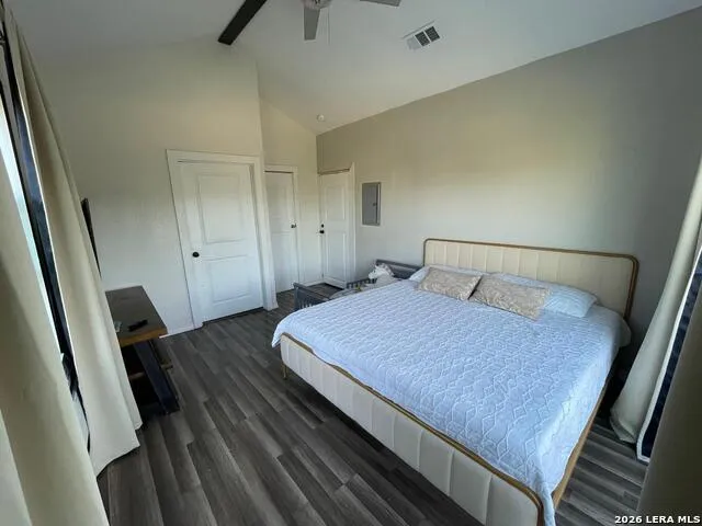 272 PLUM COVE RD Lakehills, TX 78063