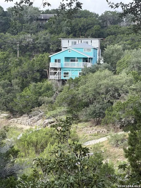272 PLUM COVE RD Lakehills, TX 78063