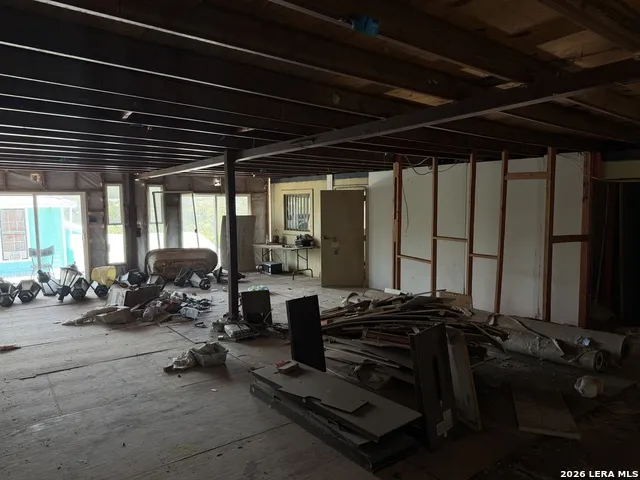272 PLUM COVE RD Lakehills, TX 78063