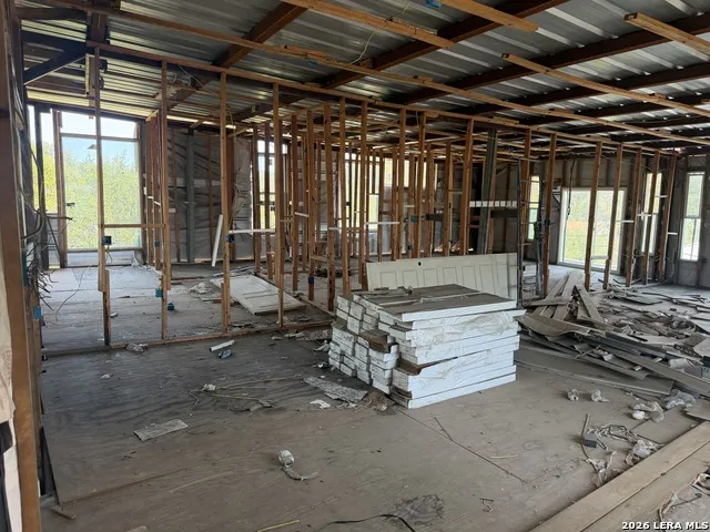 272 PLUM COVE RD Lakehills, TX 78063