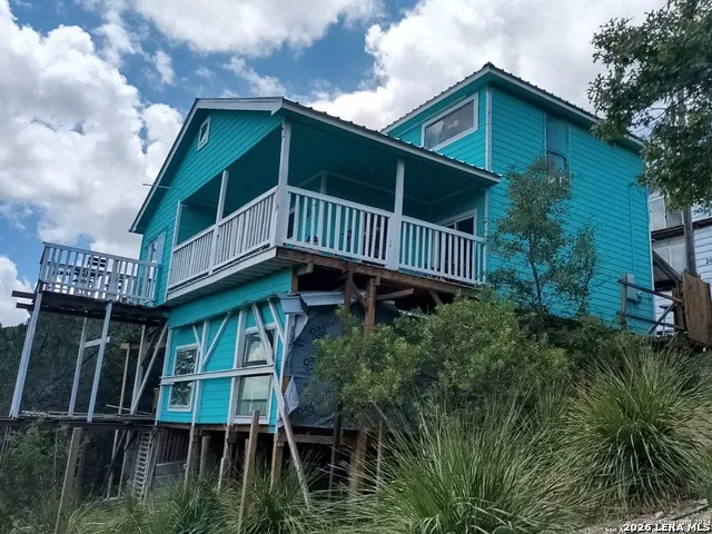 272 PLUM COVE RD Lakehills, TX 78063