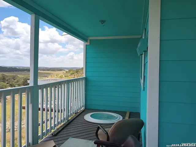 272 PLUM COVE RD Lakehills, TX 78063