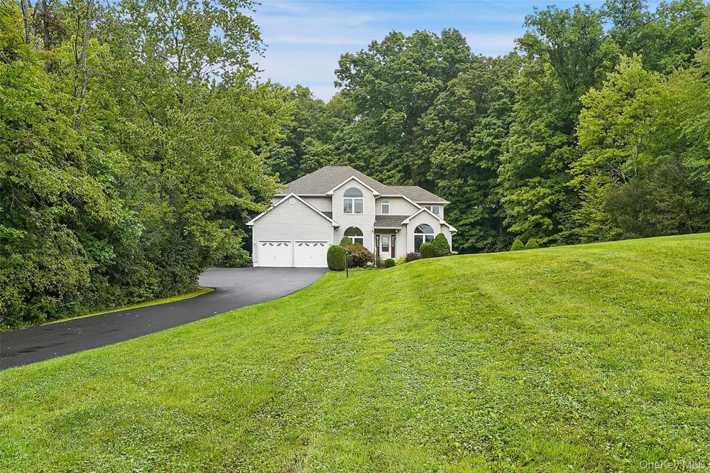 18 Bray Farm Lane Wappingers Falls, NY 12590