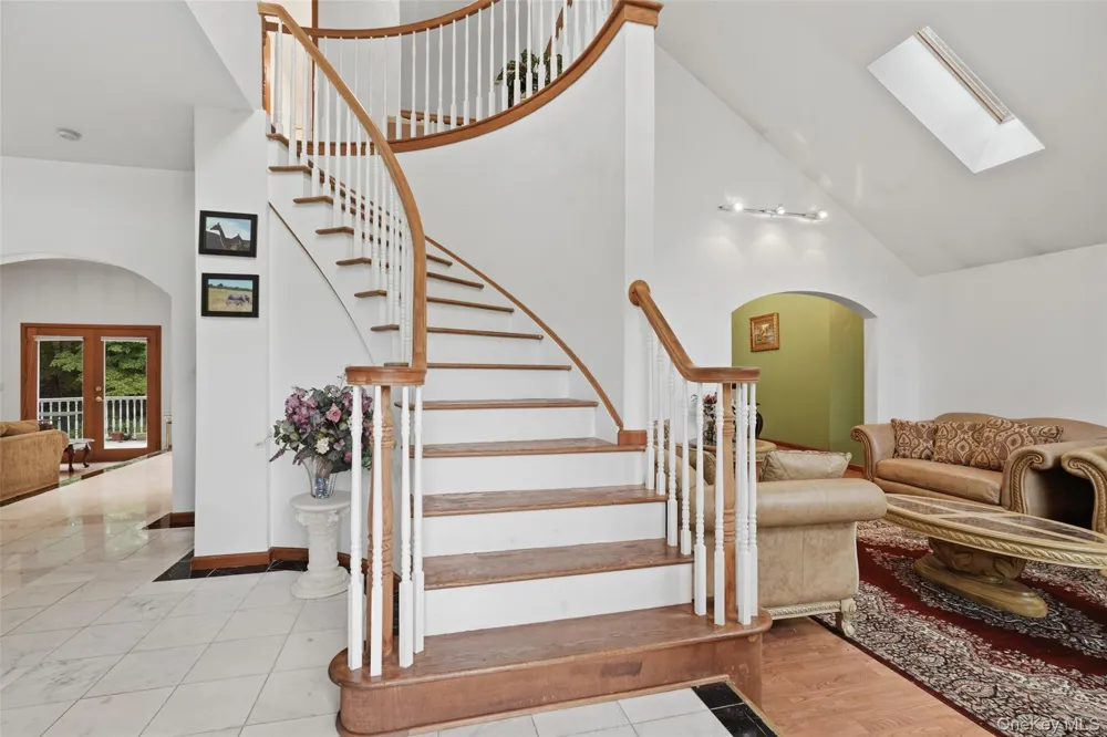 18 Bray Farm Lane Wappingers Falls, NY 12590