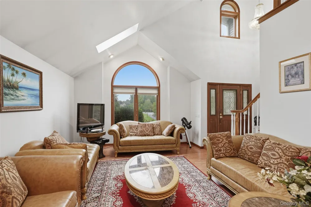 18 Bray Farm Lane Wappingers Falls, NY 12590