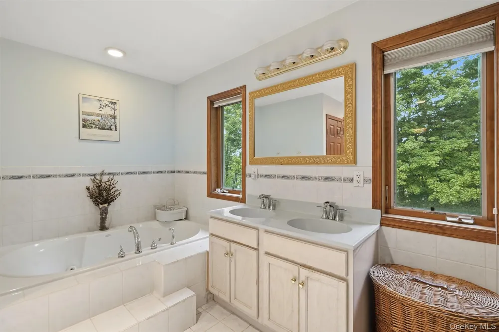 18 Bray Farm Lane Wappingers Falls, NY 12590