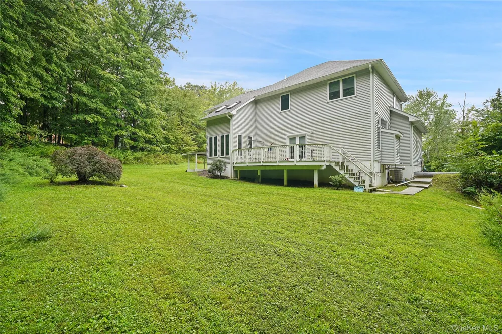 18 Bray Farm Lane Wappingers Falls, NY 12590