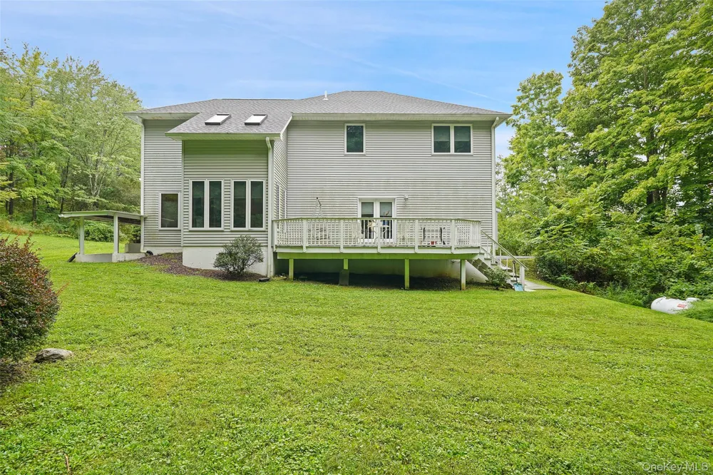 18 Bray Farm Lane Wappingers Falls, NY 12590