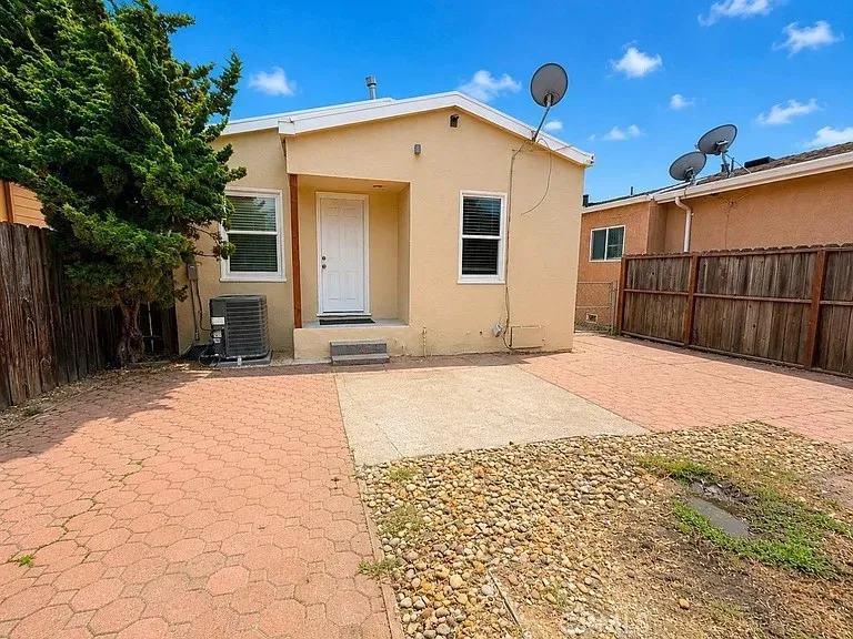 2359 Church Street #1 Oakland, CA 94605