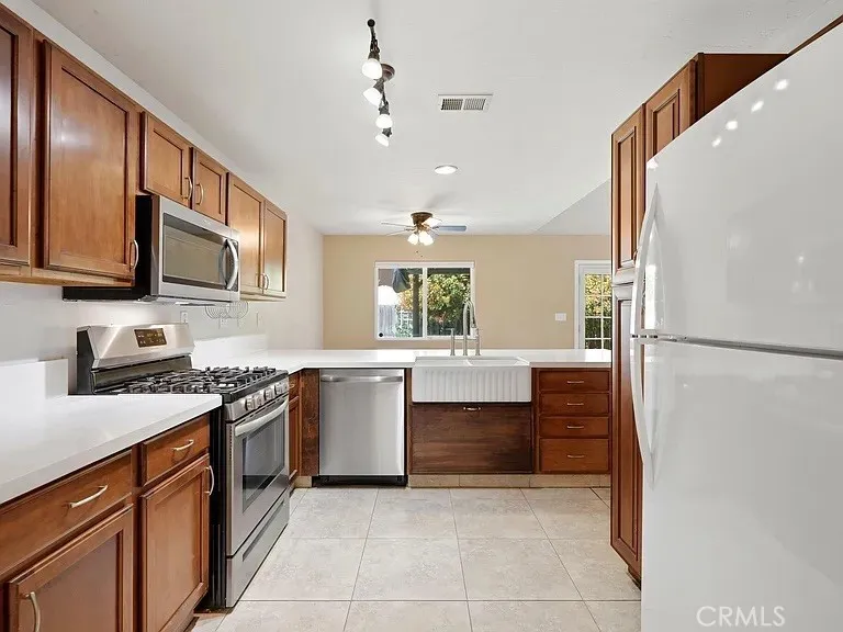 2542 E Parkview Avenue #1 Visalia, CA 93292