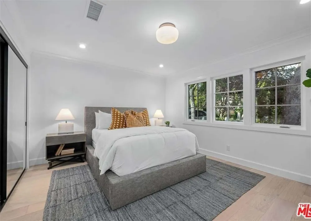 711 S Westgate Avenue #1 Lake Los Angeles, CA 90049