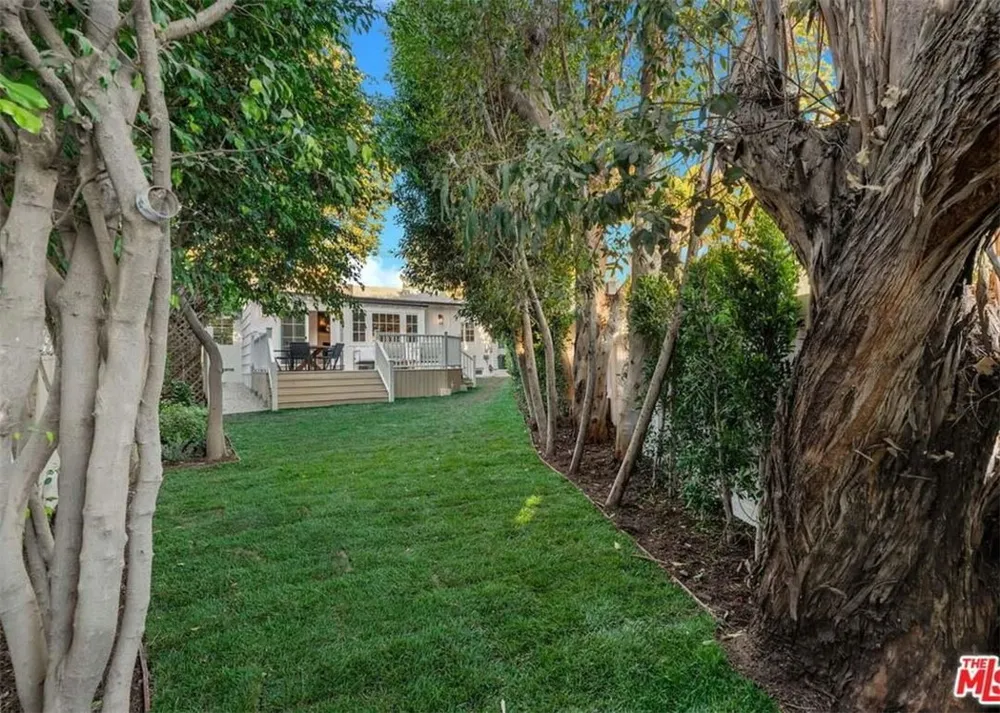 711 S Westgate Avenue #1 Lake Los Angeles, CA 90049