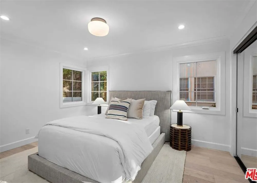 711 S Westgate Avenue #1 Lake Los Angeles, CA 90049