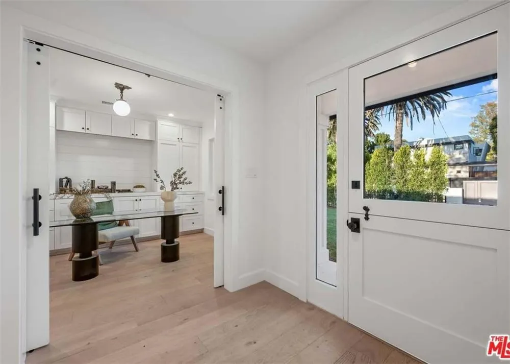 711 S Westgate Avenue #1 Lake Los Angeles, CA 90049
