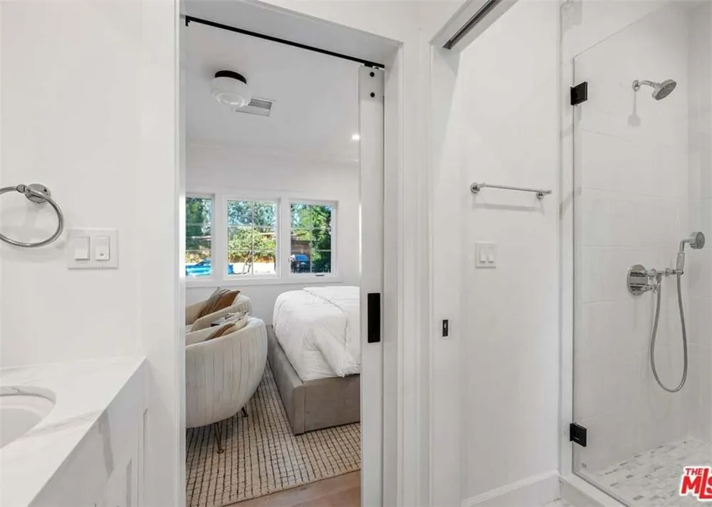 711 S Westgate Avenue #1 Lake Los Angeles, CA 90049