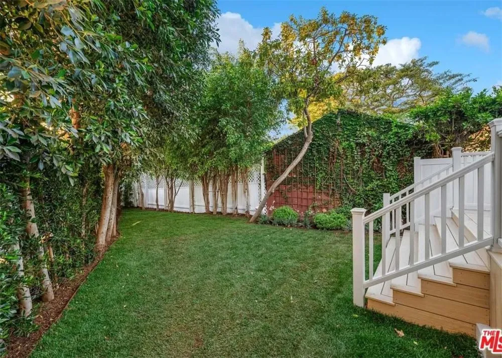 711 S Westgate Avenue #1 Lake Los Angeles, CA 90049