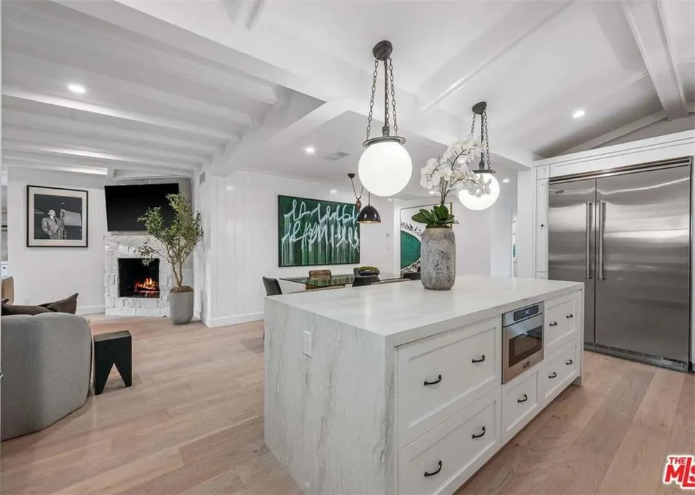 711 S Westgate Avenue #1 Lake Los Angeles, CA 90049