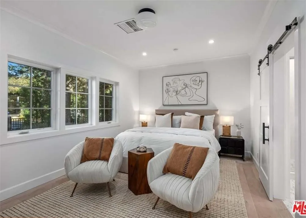 711 S Westgate Avenue #1 Lake Los Angeles, CA 90049