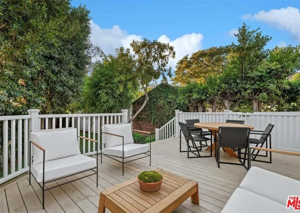 711 S Westgate Avenue #1 Lake Los Angeles, CA 90049