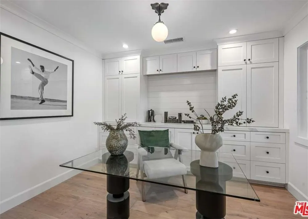 711 S Westgate Avenue #1 Lake Los Angeles, CA 90049