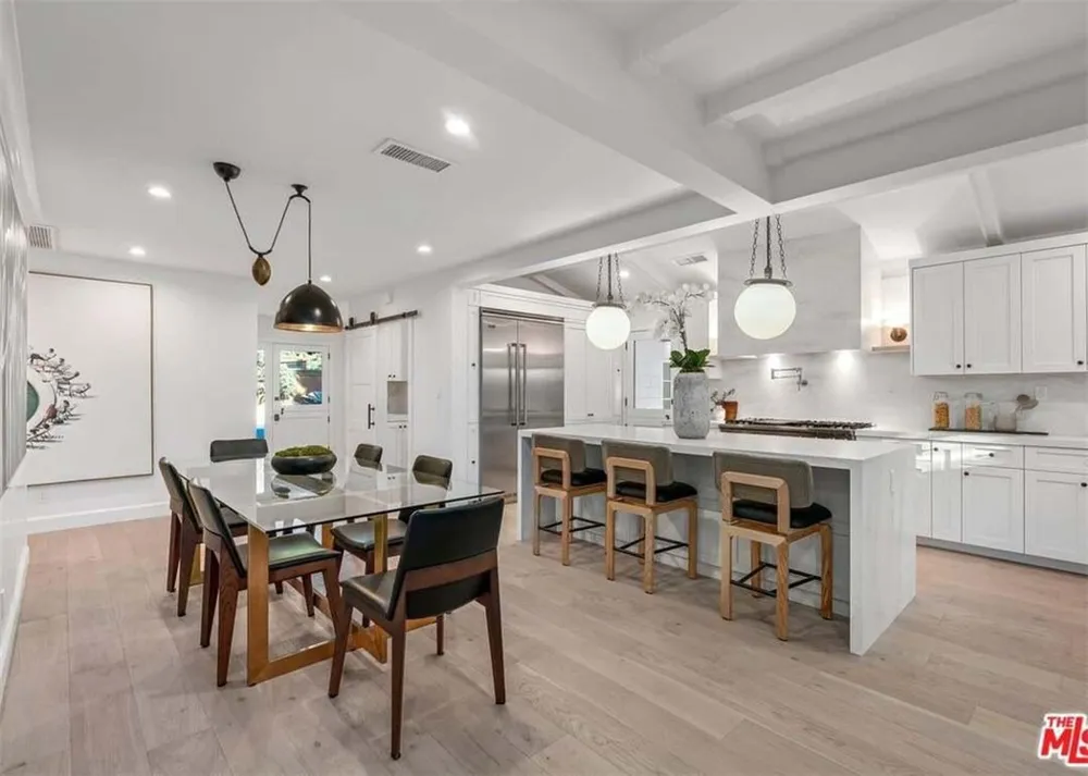 711 S Westgate Avenue #1 Lake Los Angeles, CA 90049