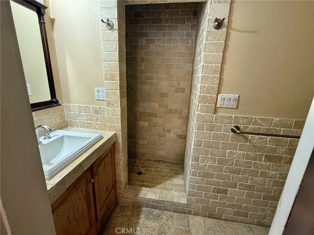 11322 Covello Sun Valley, CA 91352