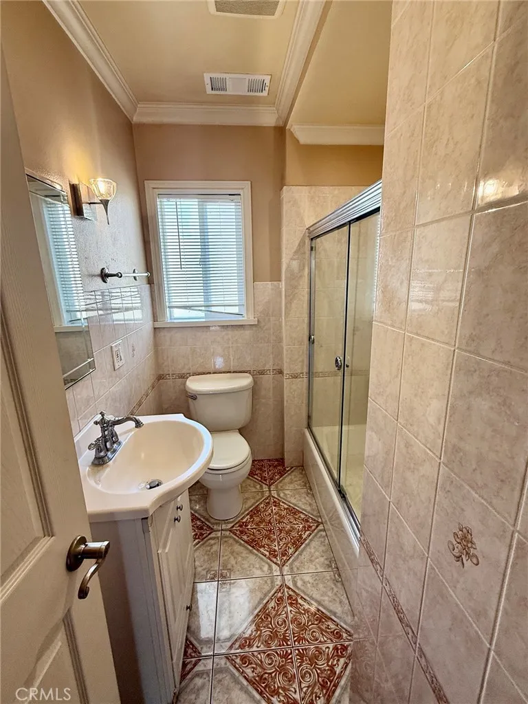 11322 Covello Sun Valley, CA 91352